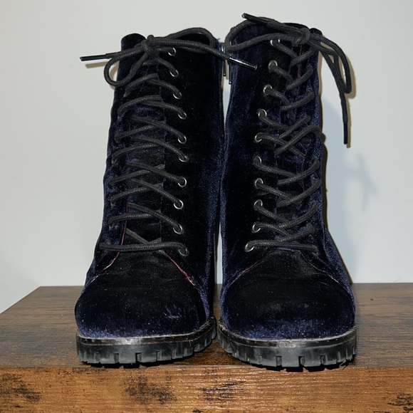 🎉5/$15🎉 BLUE SUEDE CHUNKY HEELED BOOTS (8) - Picture 4 of 16